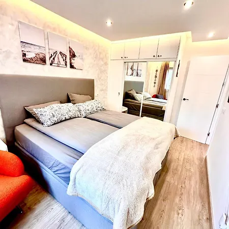 Bajondillo Sea View Apartment- *